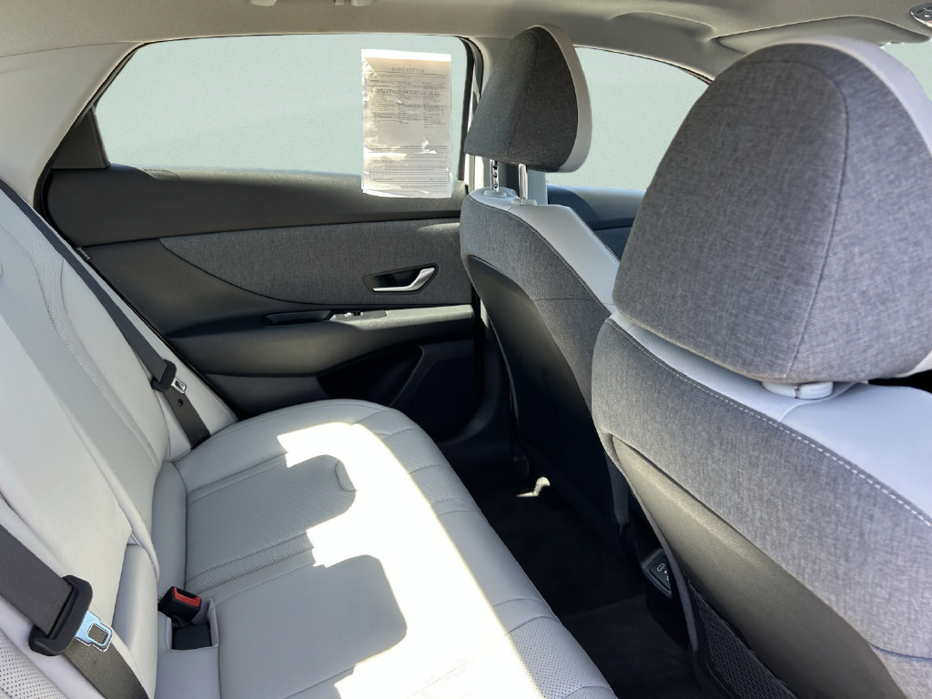 Certified 2025 Hyundai Elantra Limited FWD image 21