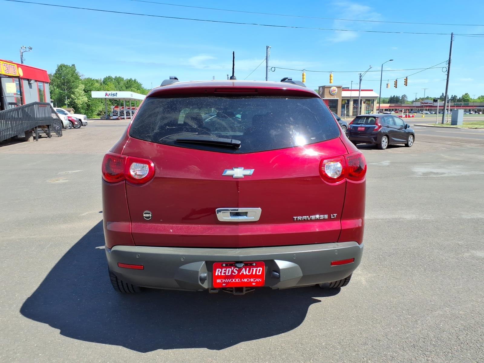 Used 2011 Chevrolet Traverse LT w/ Personal Connectivity Package FWD image 4