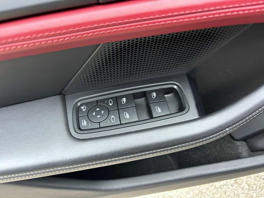 Used 2022 Porsche Taycan image 24