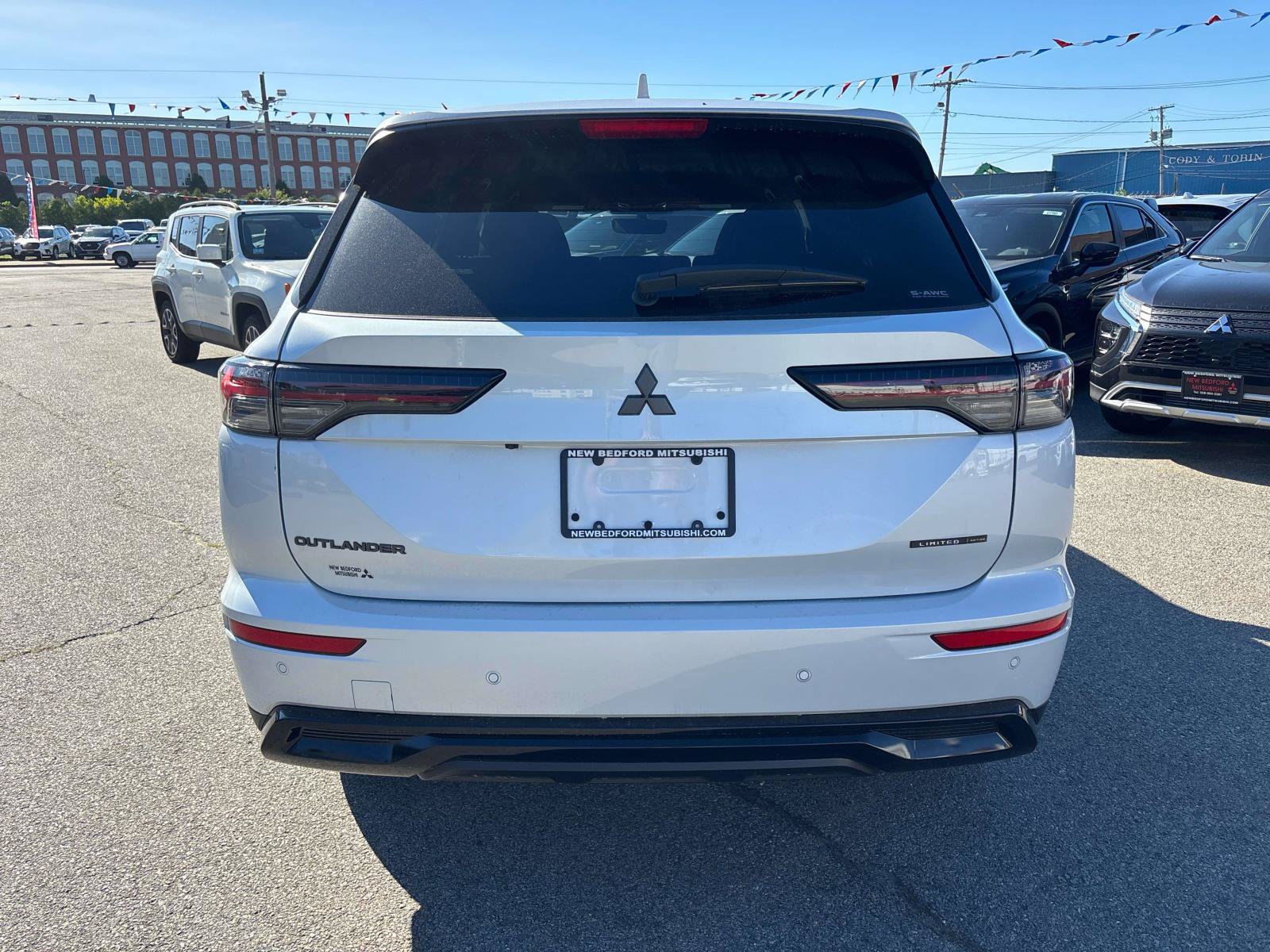 New 2026 Mitsubishi Outlander LE AWD/4WD image 3