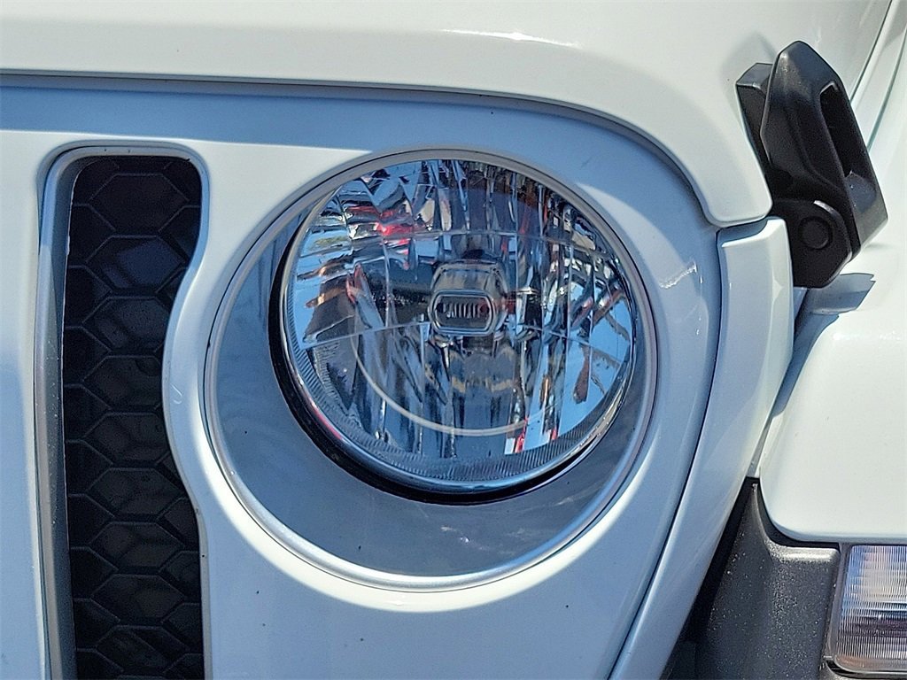 Used 2022 Jeep Gladiator Overland w/ Trailer Tow Package image 24