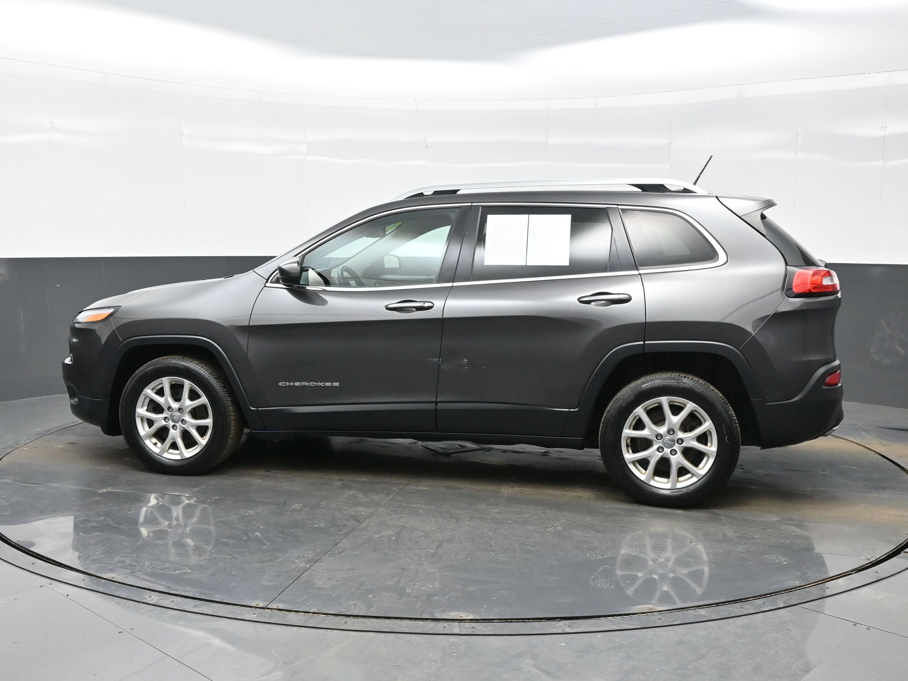 Used 2014 Jeep Cherokee Latitude FWD image 4