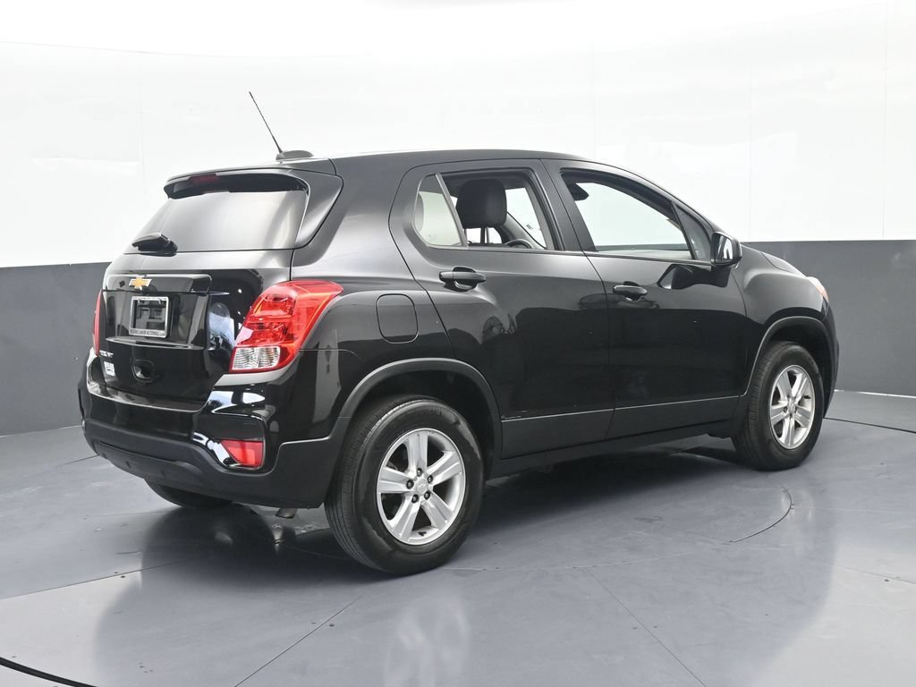 Used 2022 Chevrolet Trax LS w/ Tint and Cruise Package AWD/4WD image 6