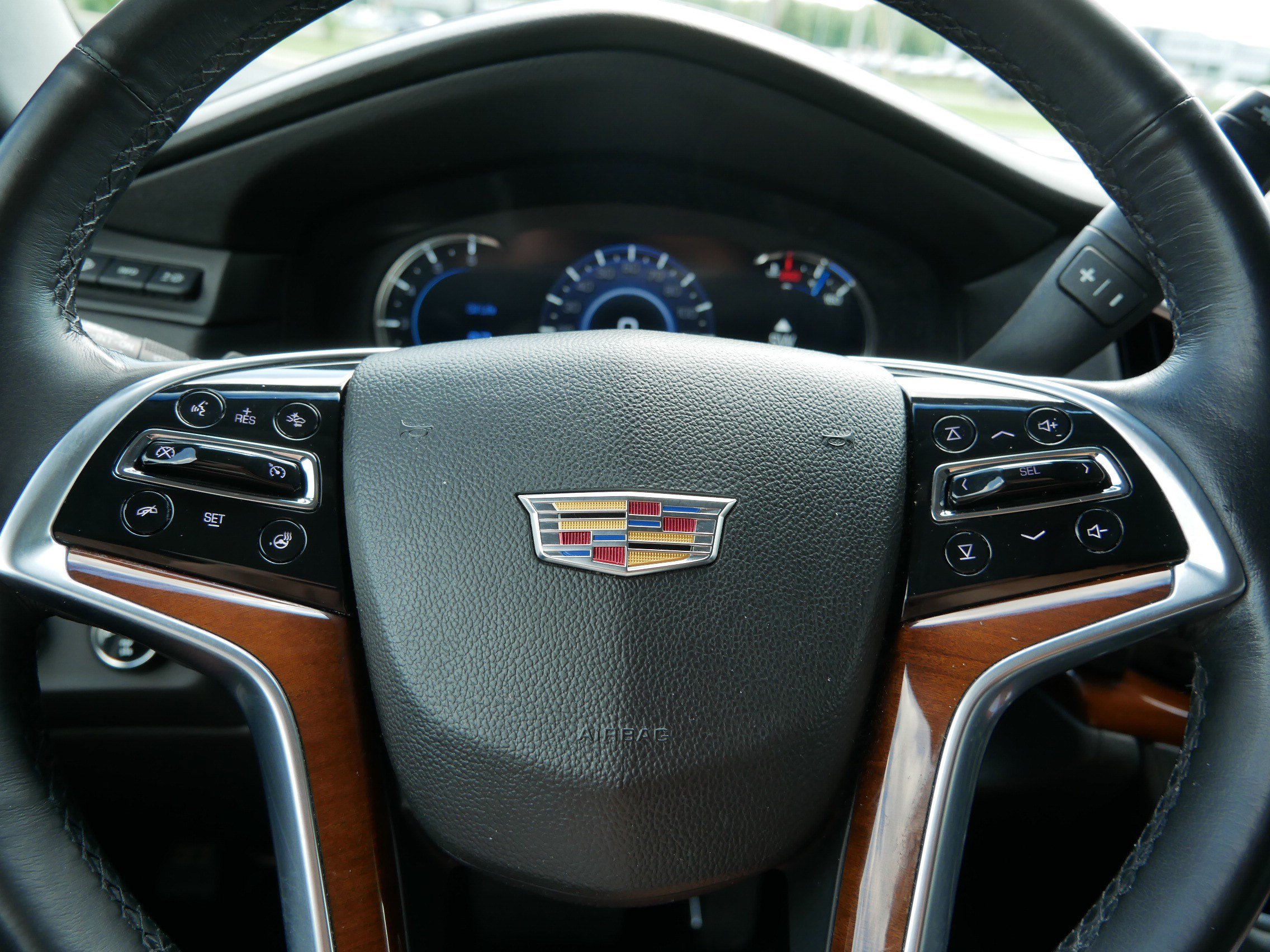 Used 2019 Cadillac Escalade ESV Luxury AWD/4WD image 26
