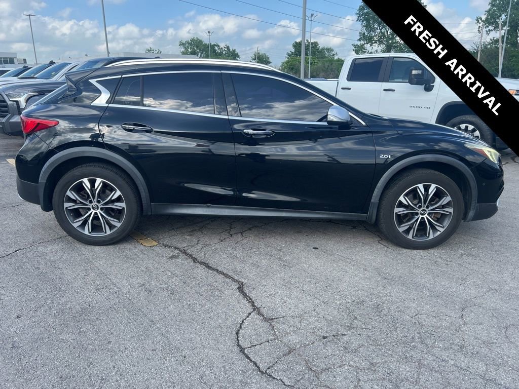 Used 2017 INFINITI QX30 Premium w/ Navigation Package image 3