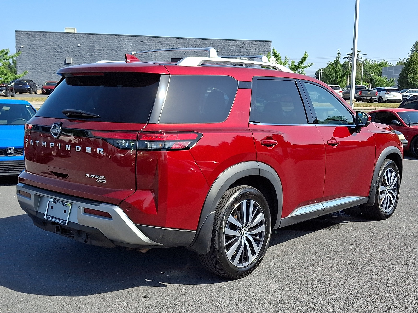 Certified 2022 Nissan Pathfinder Platinum w/ Cargo Package AWD/4WD image 6