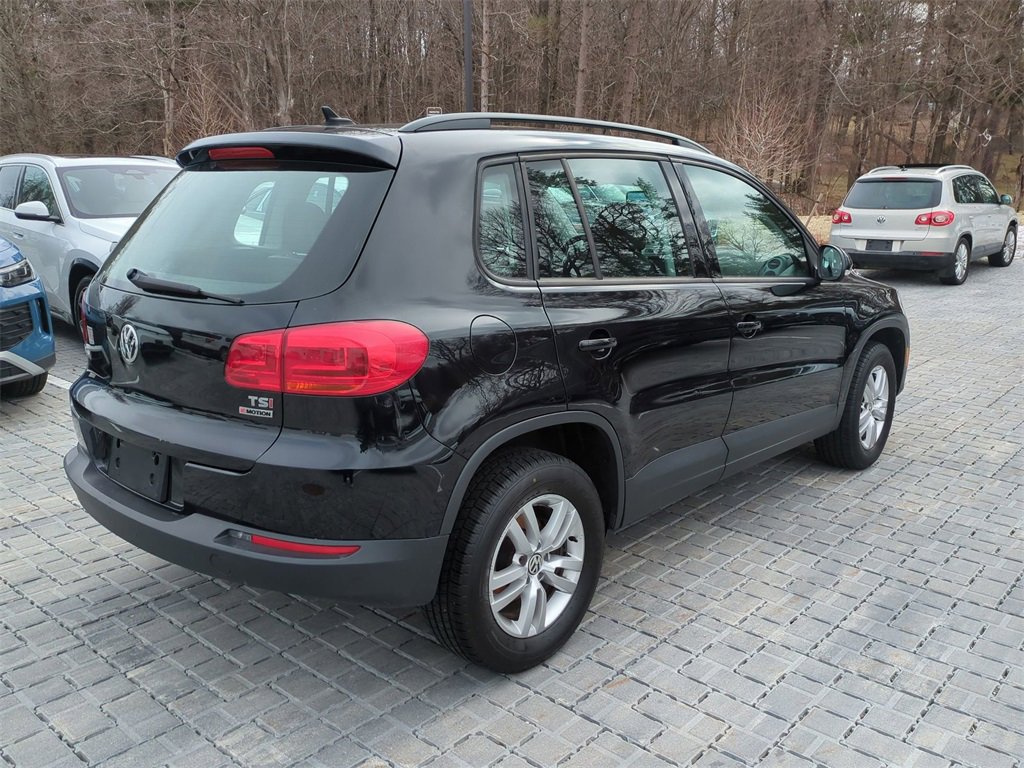 Used 2017 Volkswagen Tiguan S image 3