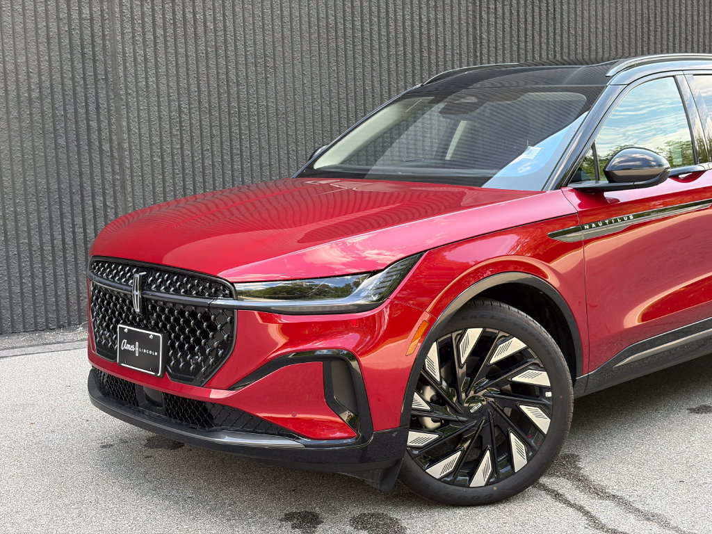 New 2026 Lincoln Nautilus Reserve AWD/4WD image 2