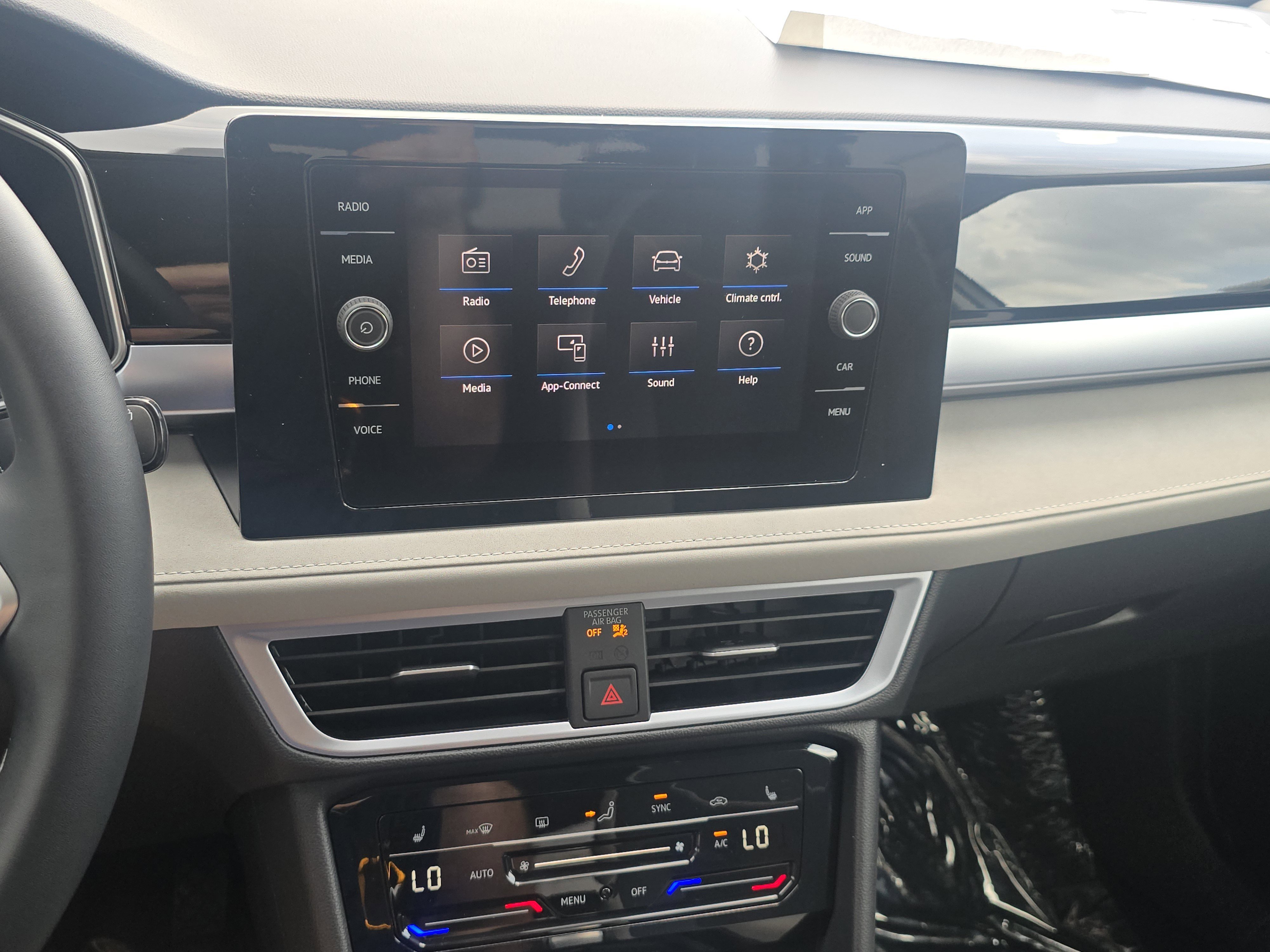 New 2025 Volkswagen Taos SE image 26