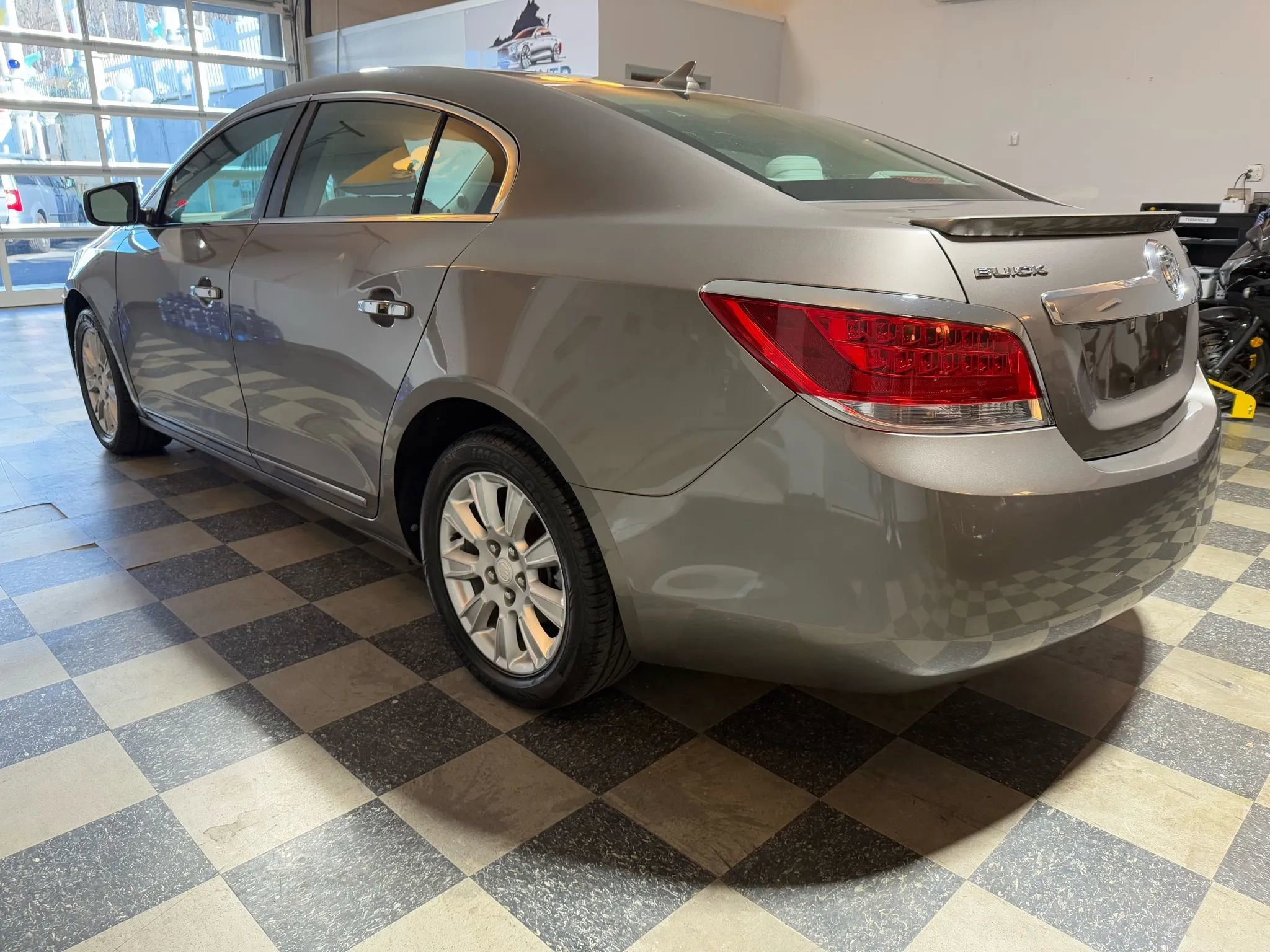 Used 2012 Buick LaCrosse image 8