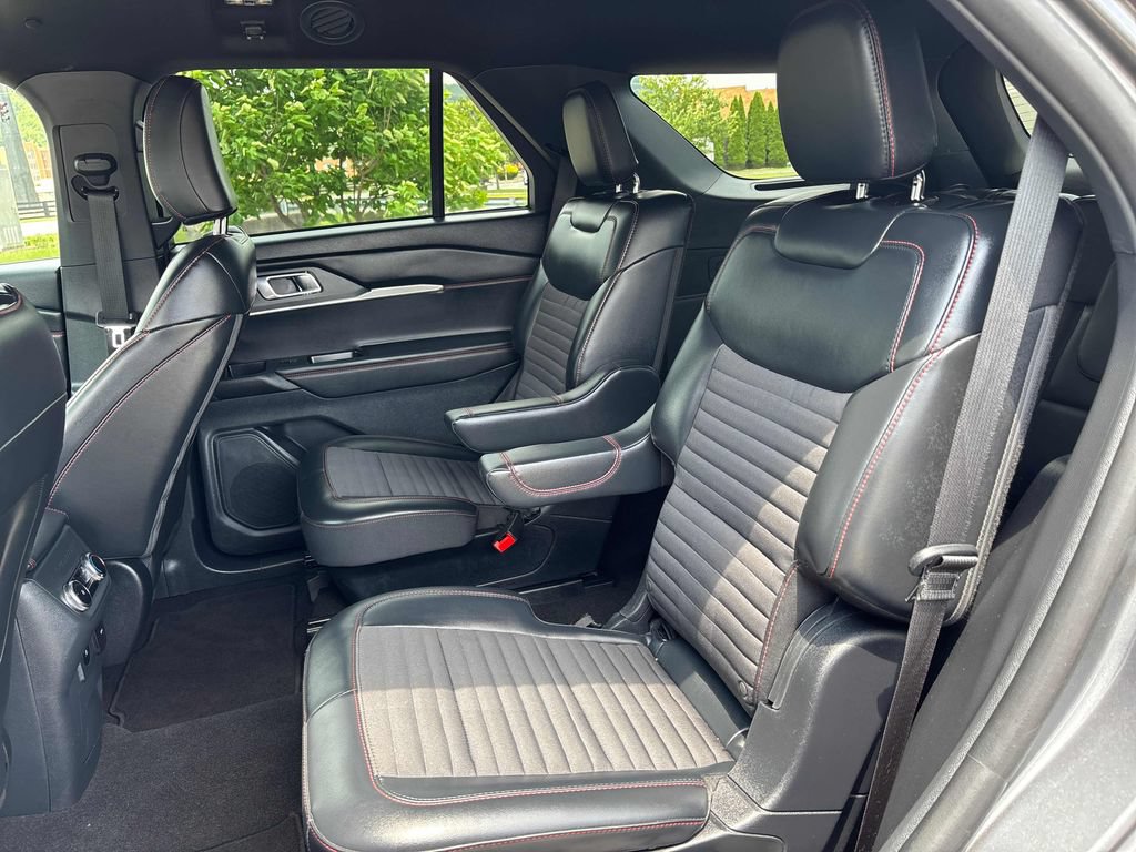 Used 2025 Ford Explorer ST-Line AWD/4WD image 24