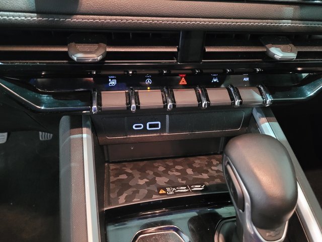 Used 2023 Chevrolet Colorado LT w/ LT Convenience Package III image 38