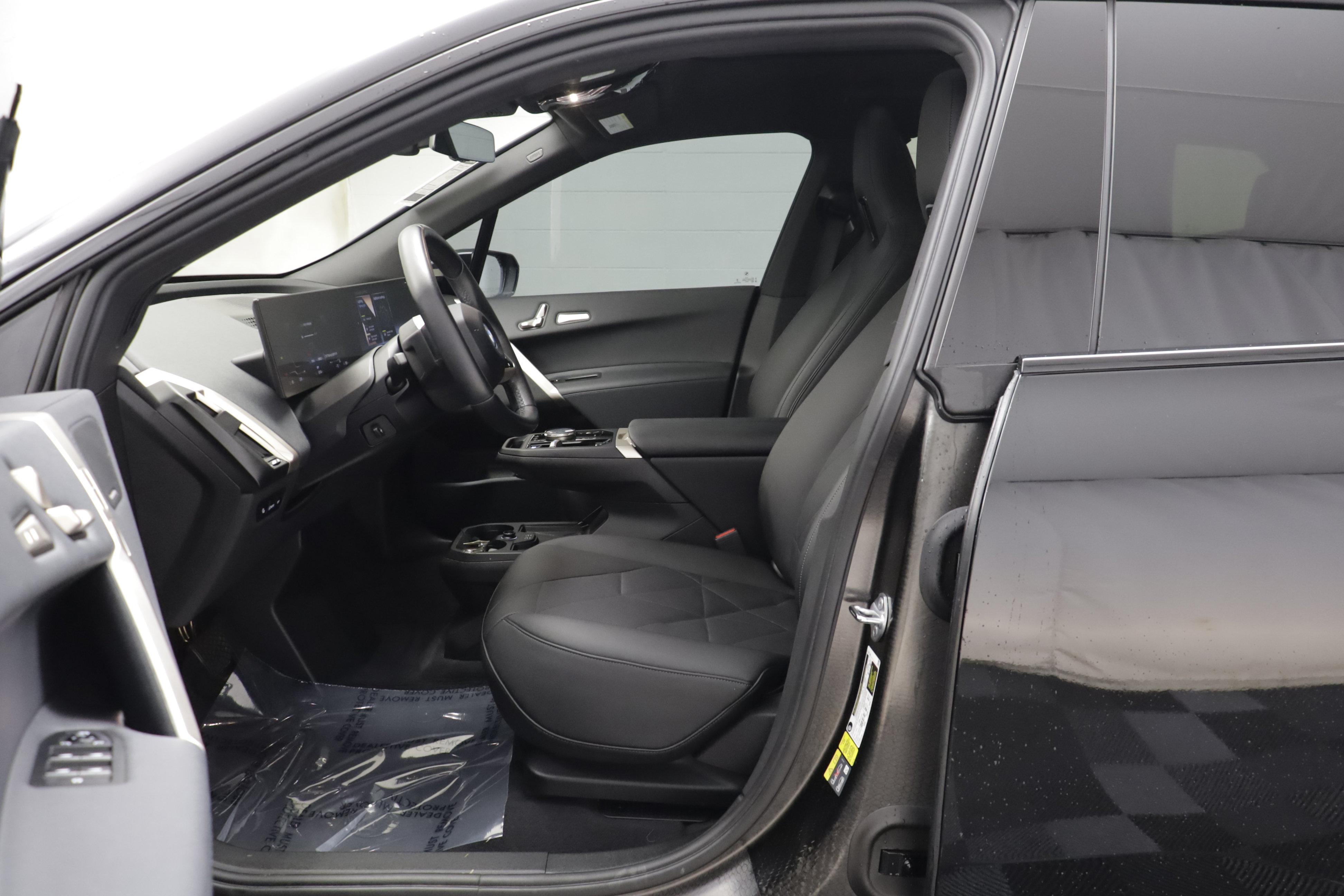 Used 2024 BMW iX xDrive50 w/ Premium Package AWD/4WD image 5