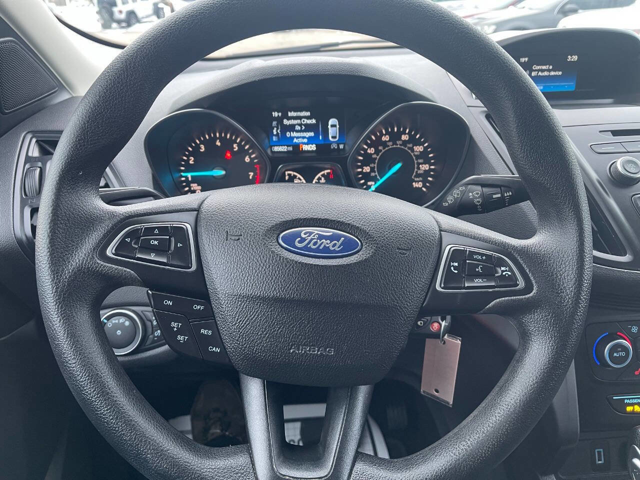 Used 2018 Ford Escape SE image 12