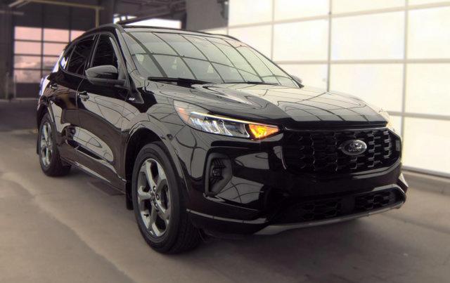 Used 2023 Ford Escape ST-Line Select w/ Tech Pack #2 AWD/4WD image 3