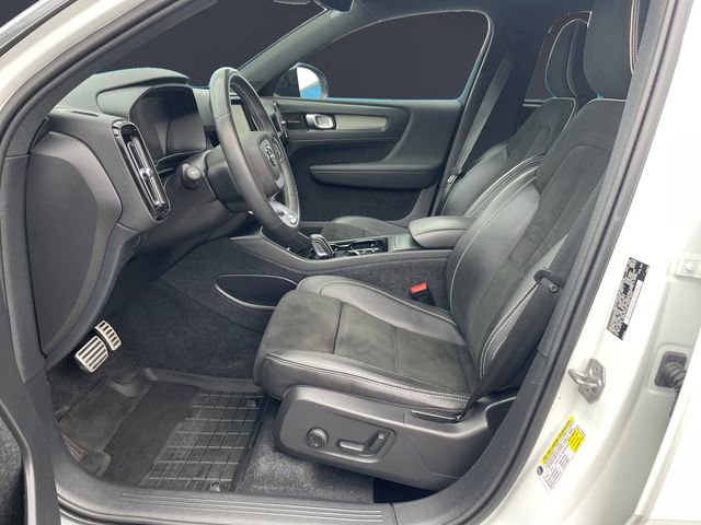Used 2021 Volvo XC40 T5 R-Design w/ Advanced Package AWD/4WD image 9