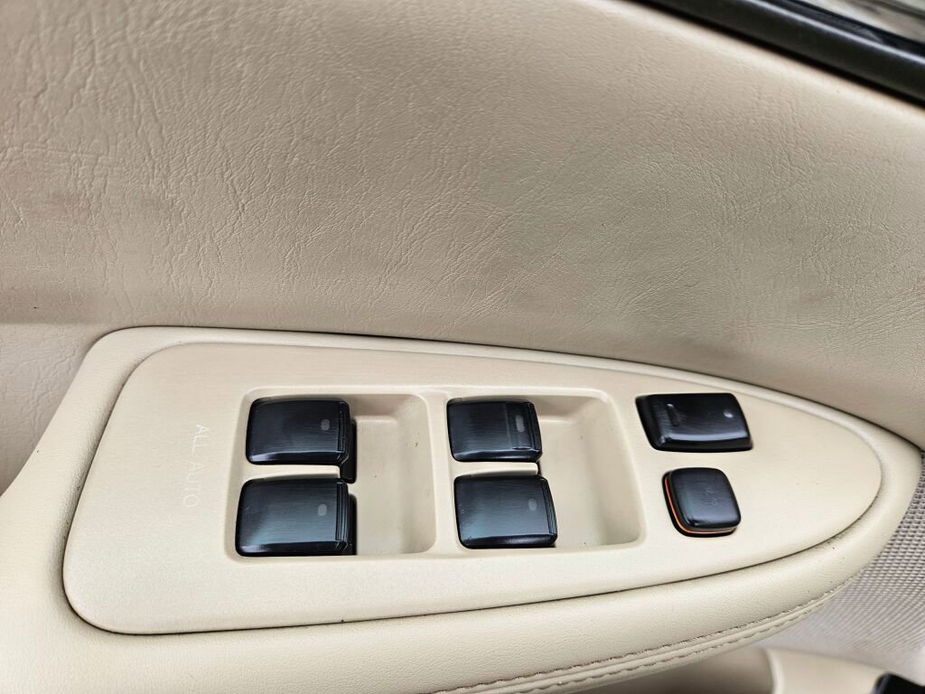 Used 2004 Lexus ES 330 image 13