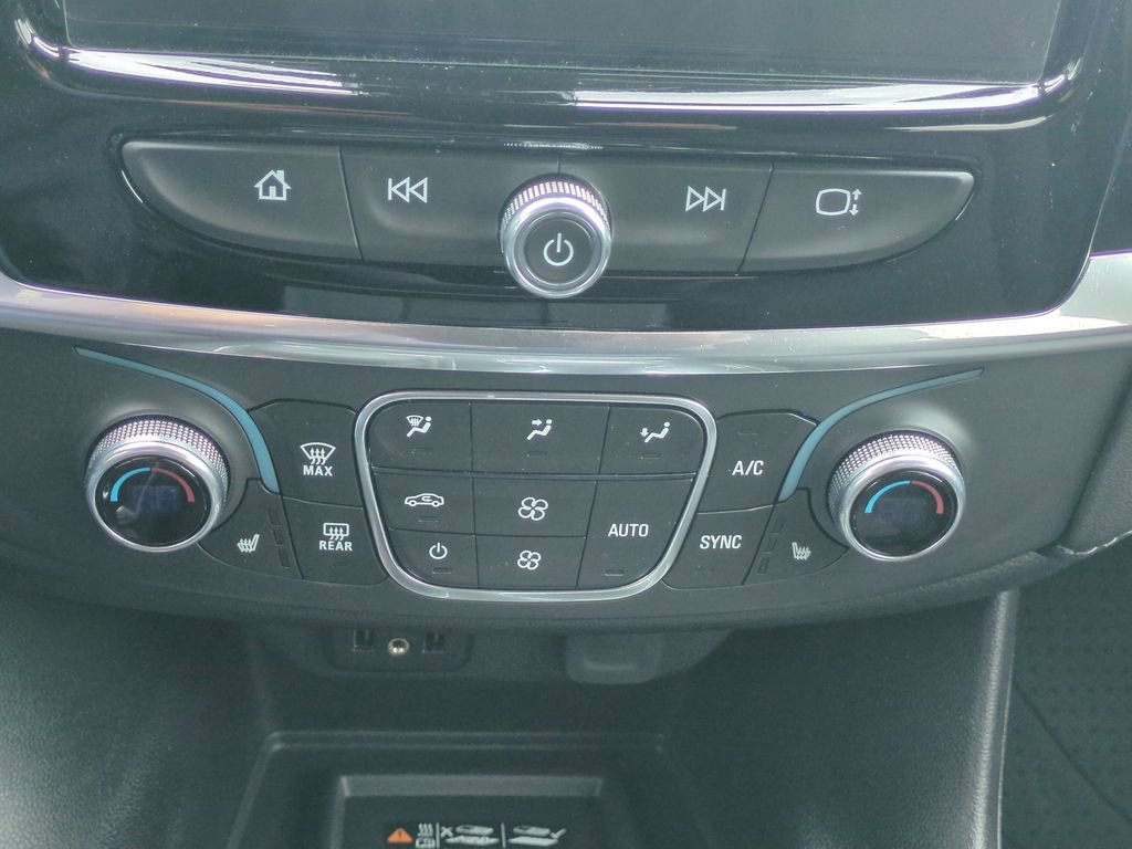 Used 2024 Chevrolet Traverse LT FWD image 25