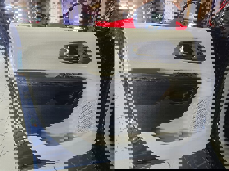 Used 2020 Chrysler Pacifica Touring-L image 7