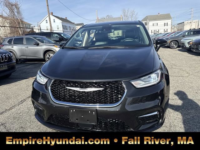 Used 2023 Chrysler Pacifica Touring-L image 11