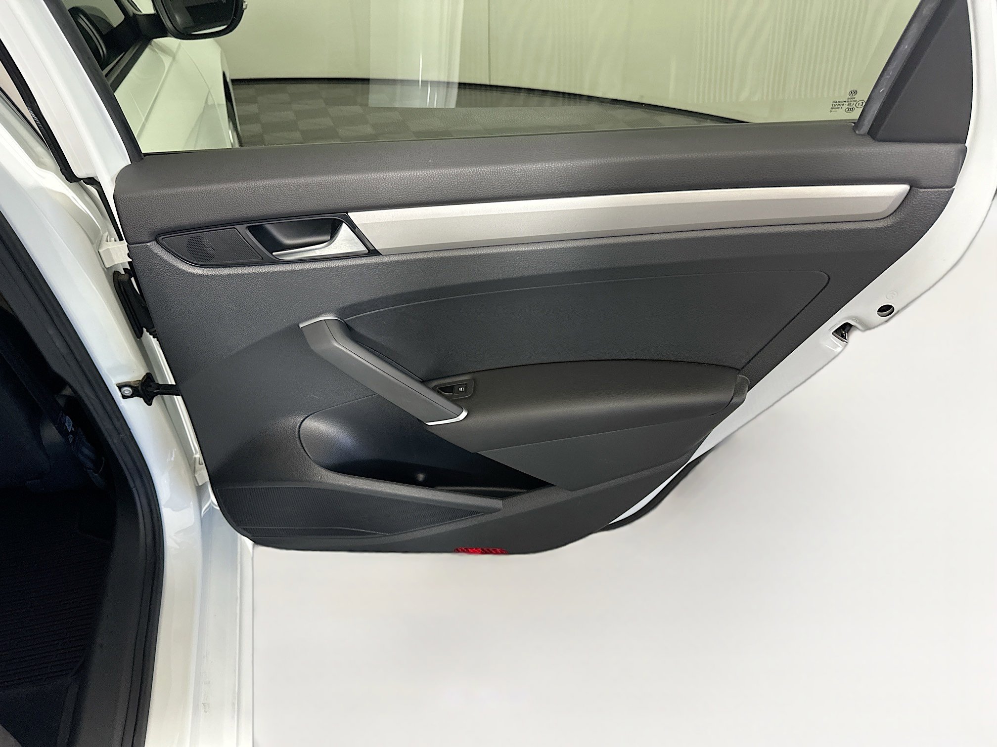 Used 2020 Volkswagen Passat 2.0T S image 28