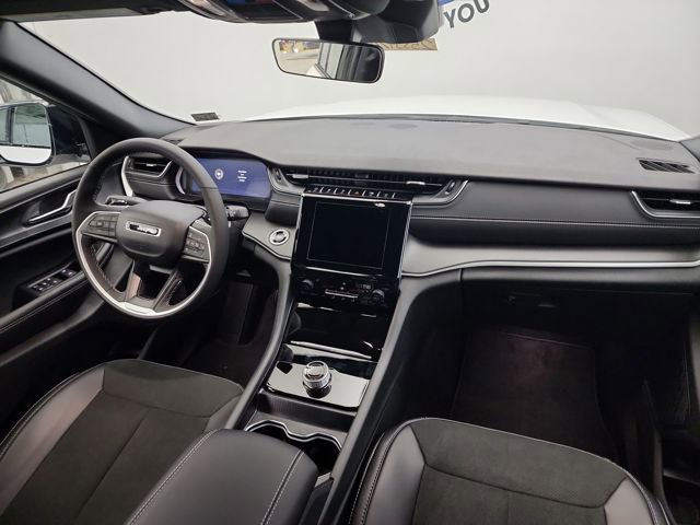 New 2025 Jeep Grand Cherokee Altitude image 22