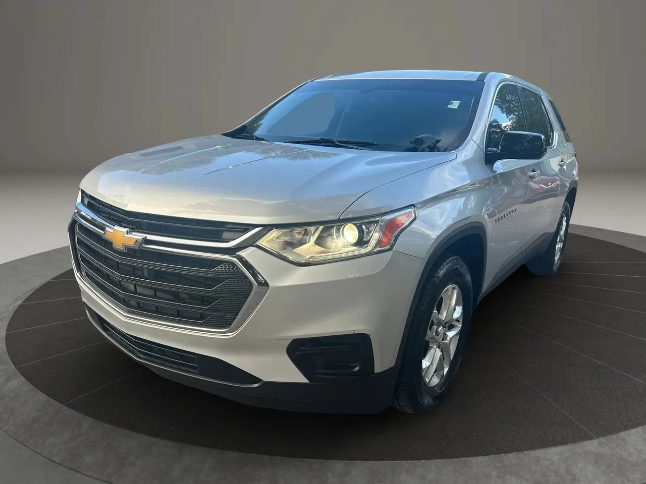 Used 2019 Chevrolet Traverse LS w/ LPO, Floor Liner Package FWD image 3