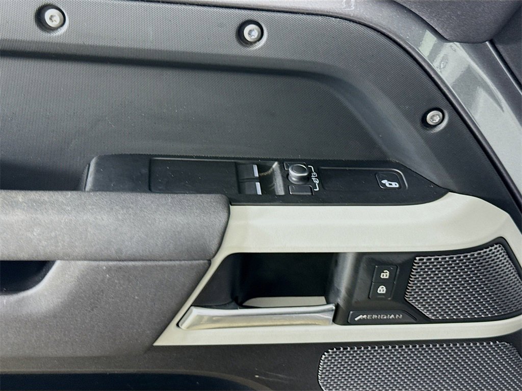 Used 2022 Land Rover Defender 90 X-Dynamic S image 19