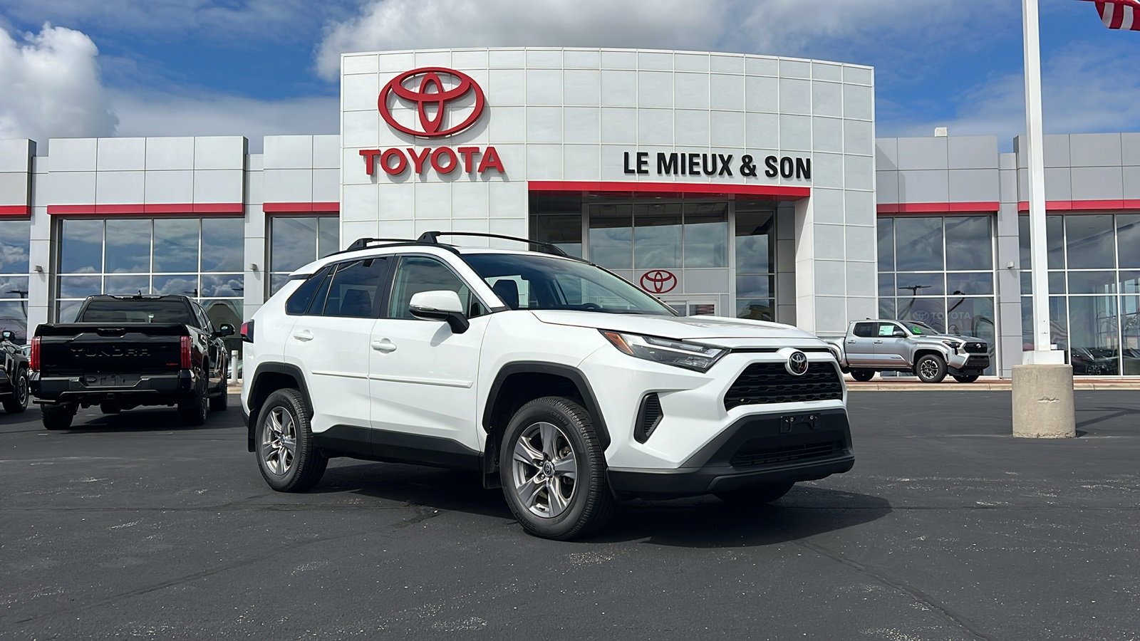 Certified 2022 Toyota RAV4 XLE image 1