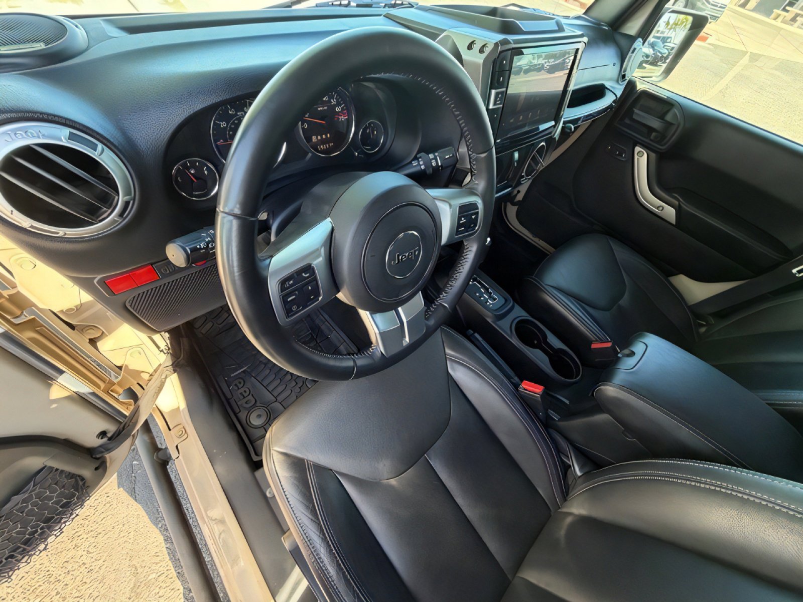 Used 2016 Jeep Wrangler Unlimited Rubicon image 15