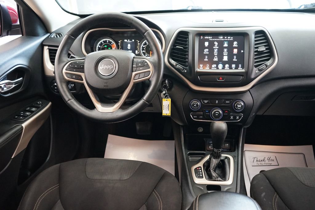 Used 2017 Jeep Cherokee Latitude w/ Cold Weather Group FWD image 11