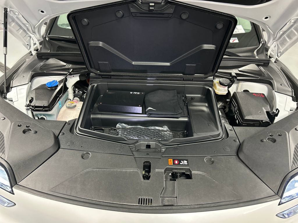 Used 2025 Genesis GV60 RWD image 26