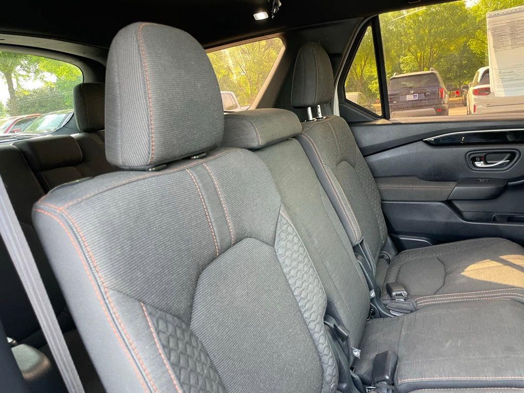 Certified 2025 Honda Pilot Sport image 36