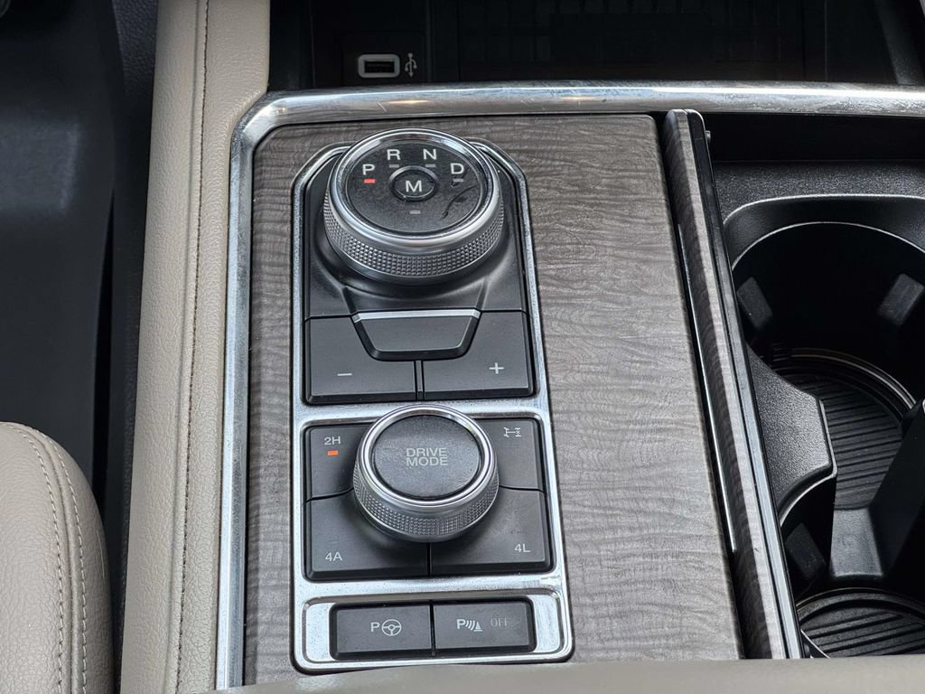 Used 2018 Ford Expedition Limited w/ Equipment Group 302A AWD/4WD image 6