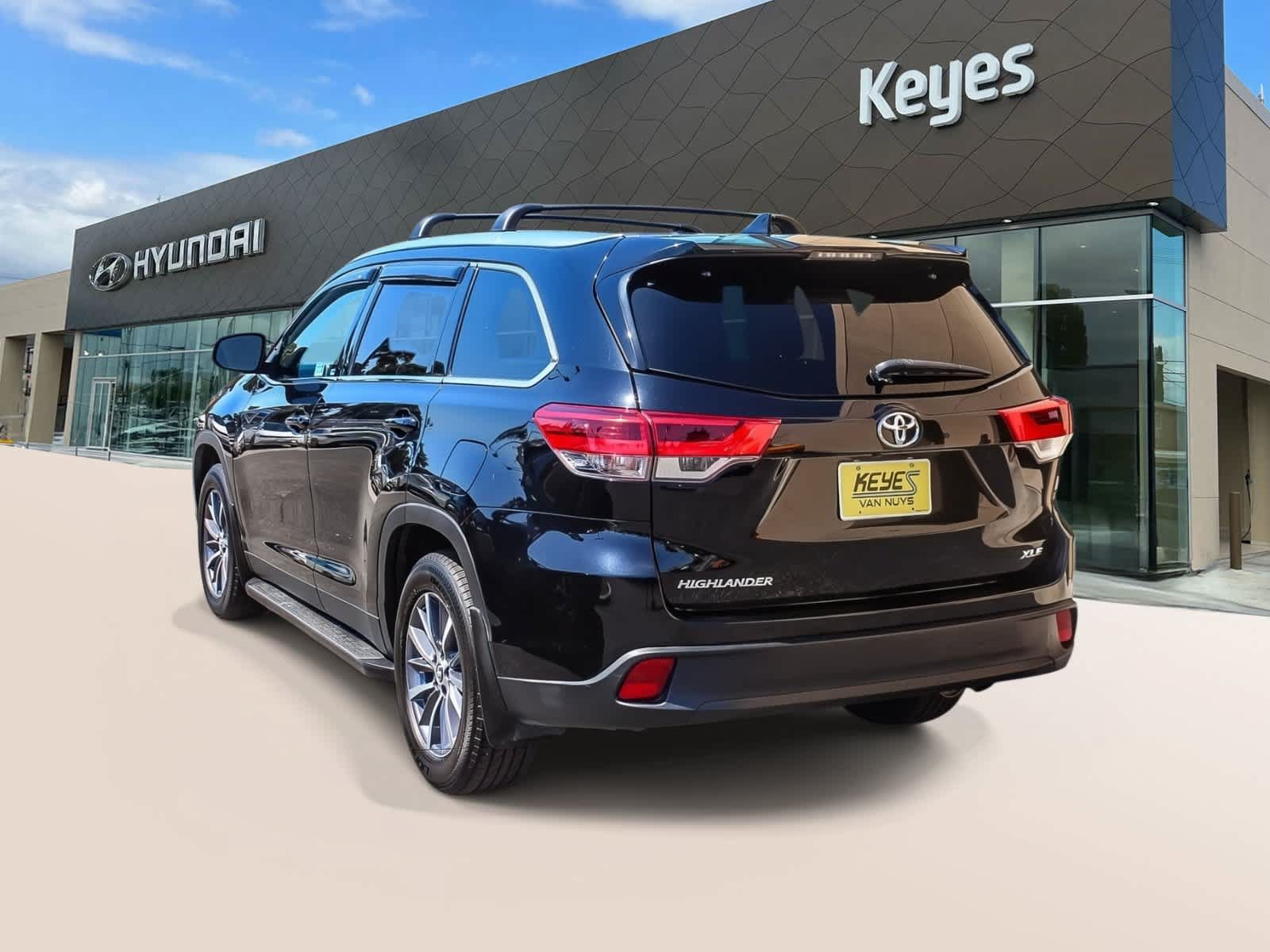 Used 2019 Toyota Highlander XLE FWD image 7
