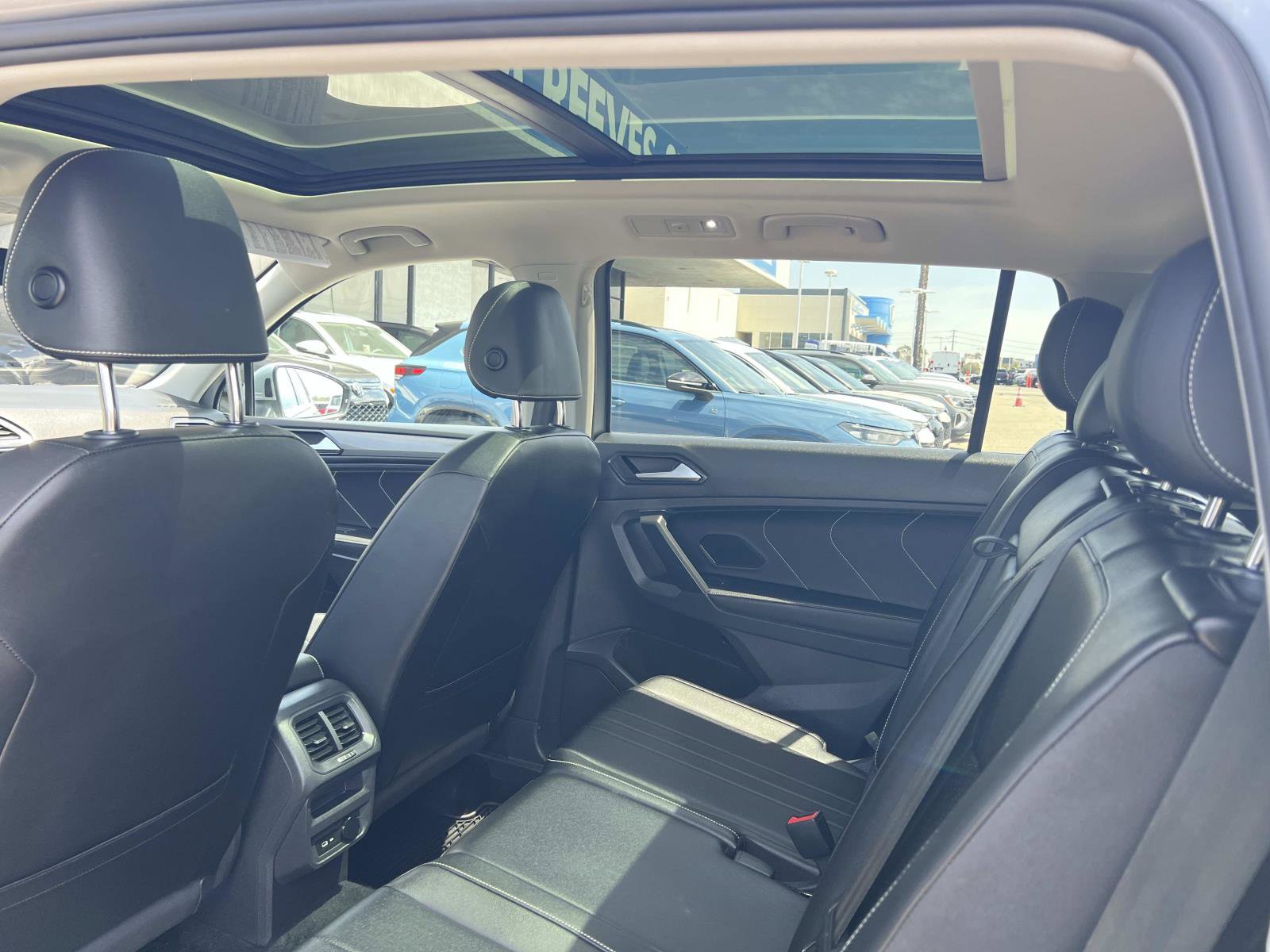 Certified 2023 Volkswagen Tiguan SE w/ Panoramic Sunroof Package FWD image 22