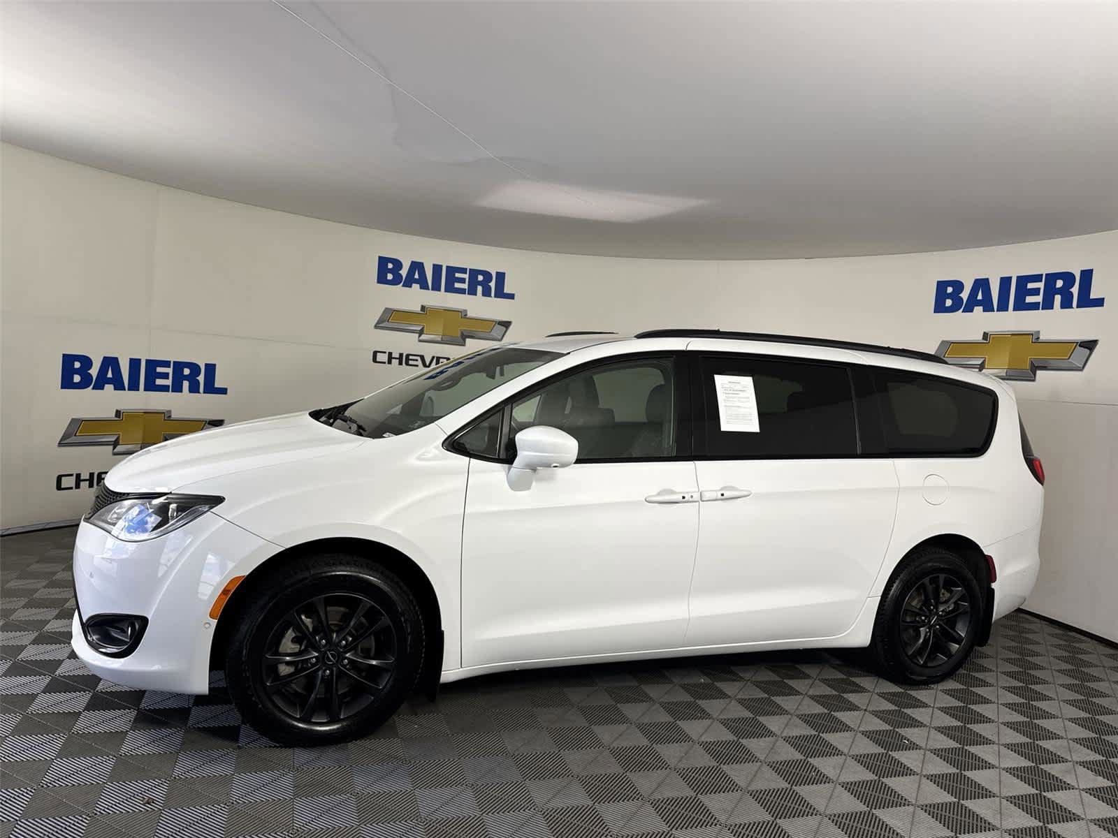 Used 2020 Chrysler Pacifica Touring-L w/ Advanced Safetytec Group AWD/4WD image 2