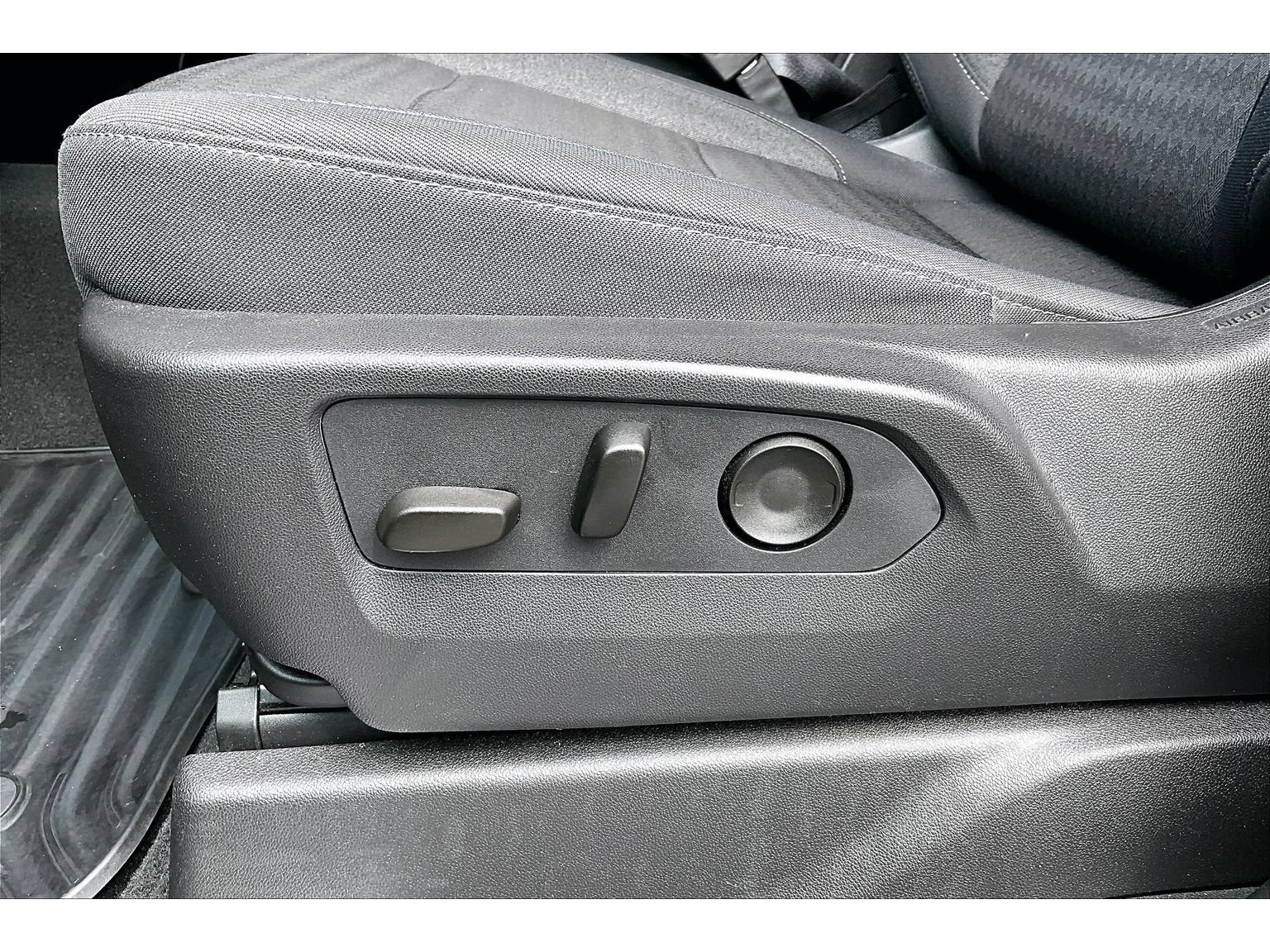 Used 2024 Chevrolet Silverado 1500 LT AWD/4WD image 28