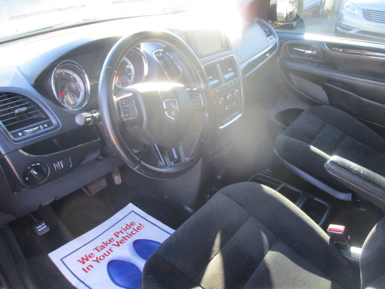 Used 2017 Dodge Grand Caravan SE image 9