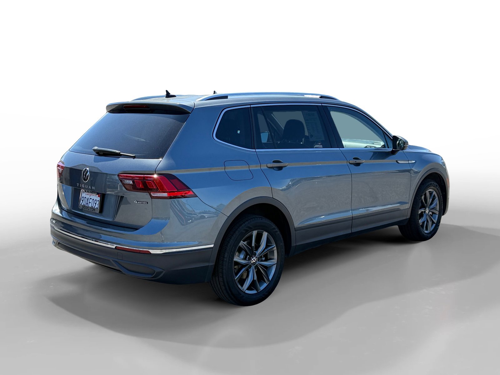 Certified 2022 Volkswagen Tiguan SE image 5