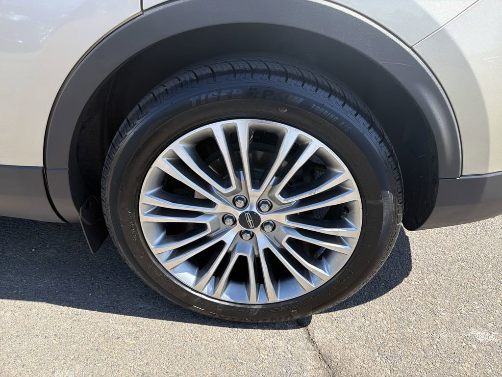 Used 2017 Lincoln MKX Reserve w/ Lincoln MKX Climate Package image 31