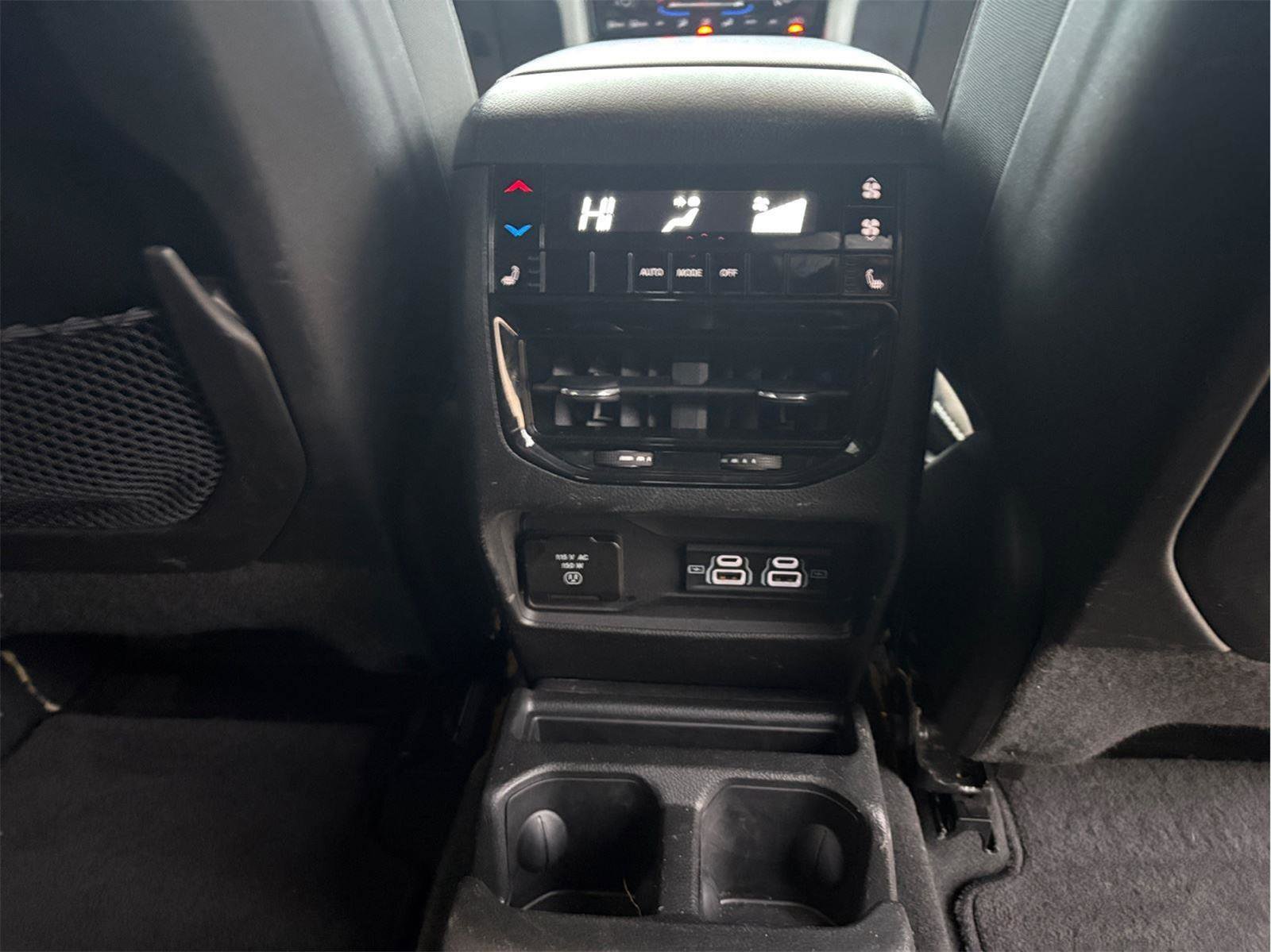 Used 2024 Jeep Grand Cherokee L Limited w/ Luxury Tech Group II image 17