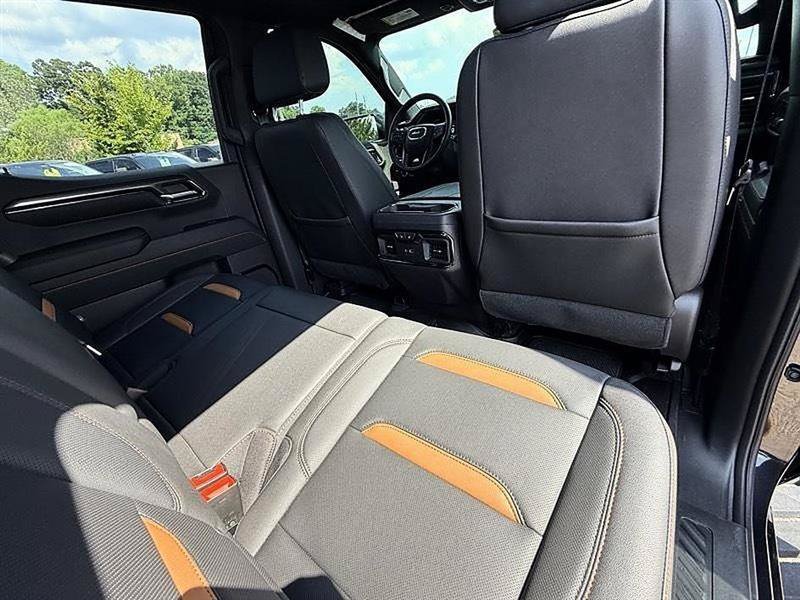 Used 2024 GMC Sierra 1500 AT4 w/ Technology Package AWD/4WD image 32
