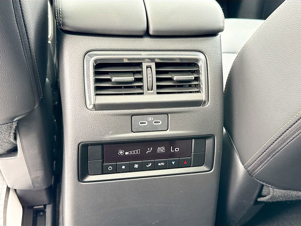 Used 2025 MAZDA CX-70 Plug-In Hybrid w/ Premium Pkg image 30