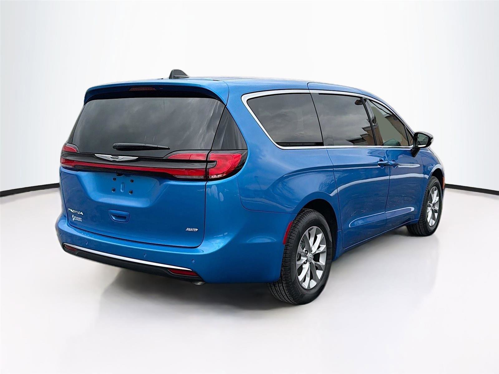 New 2026 Chrysler Pacifica Select AWD/4WD image 7