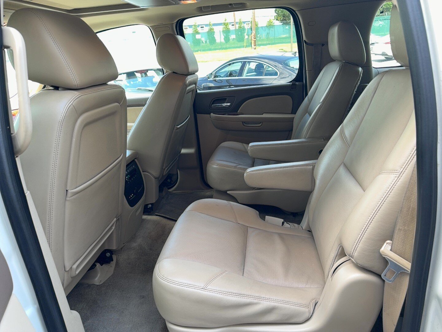Used 2012 Chevrolet Suburban LTZ AWD/4WD image 17