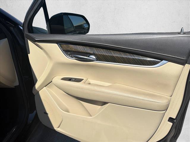 Used 2017 Cadillac XT5 FWD image 22