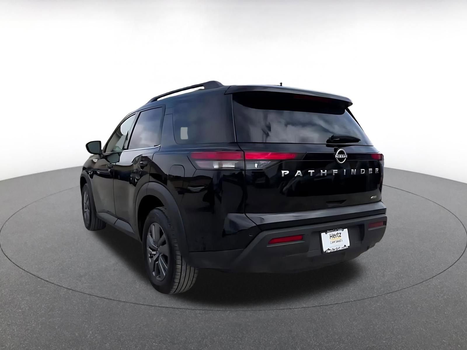 Used 2025 Nissan Pathfinder SV image 11