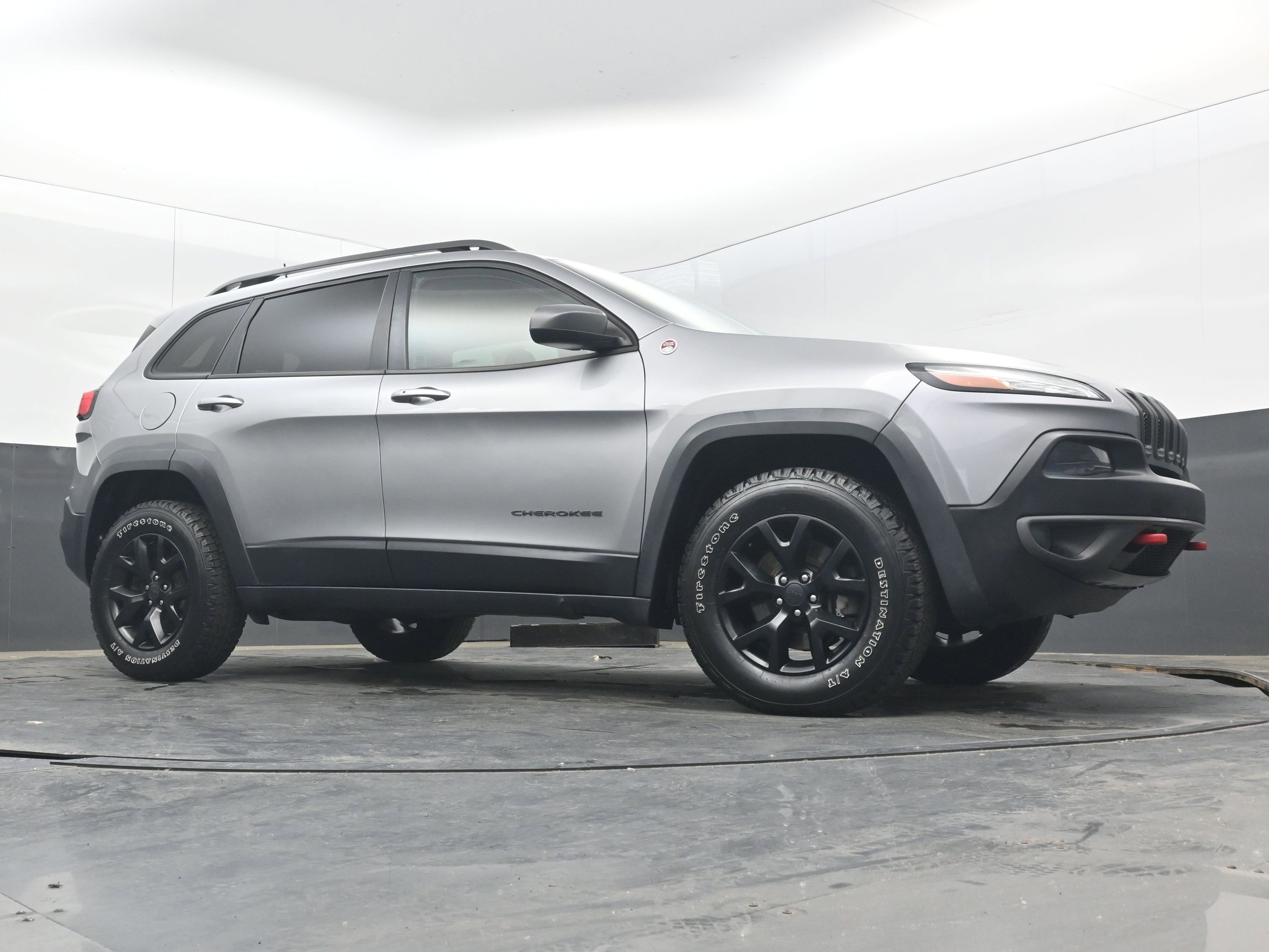 Used 2016 Jeep Cherokee Trailhawk w/ Comfort/Convenience Group AWD/4WD image 22