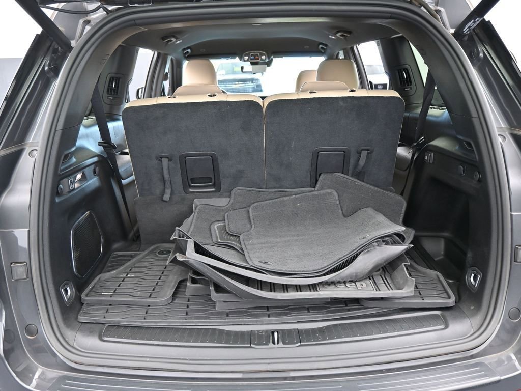 Used 2023 Jeep Grand Cherokee L Limited w/ Luxury Tech Group II AWD/4WD image 42